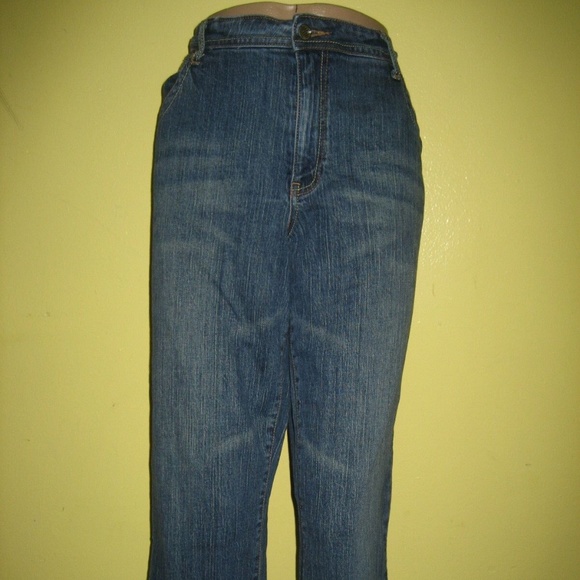 ROCAWEAR Denim 2-piece suit  Jacket and Crop Jeans PLUS SIZE 2X, 18 Y2K - Picture 9 of 17